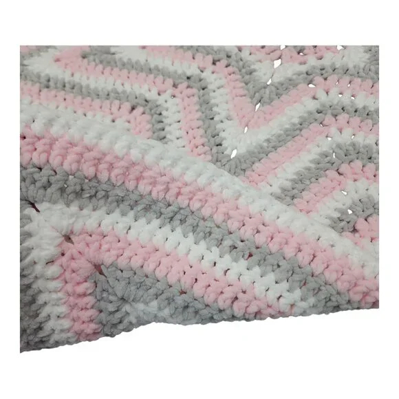Star Shaped Crocheted Throw Blanket Soft Fluffy Hand Made Crochet Pink Gray